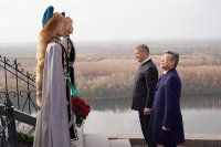 Радий Хабиров возложил цветы к памятникам Шайхзаде Бабичу и Салавату Юлаеву