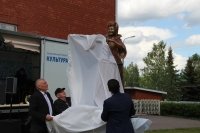 «Это кощунство!»: установленный в Башкирии памятник певице Хание Фархи вызвал бурную реакцию