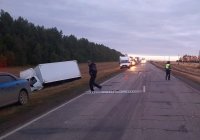 На трассе в Башкирии легковушка столкнулась с двумя «Газелями»