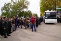 «Мы живем в непростые времена»: глава Башкирии опубликовал первые фотографии с проводов мобилизованных