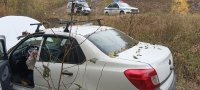 В Башкирии спасатели вытащили водителя из машины, улетевшей в овраг