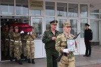 «Остались жена и дети» – в Уфе простились с добровольцем Альбертом Ахметовым