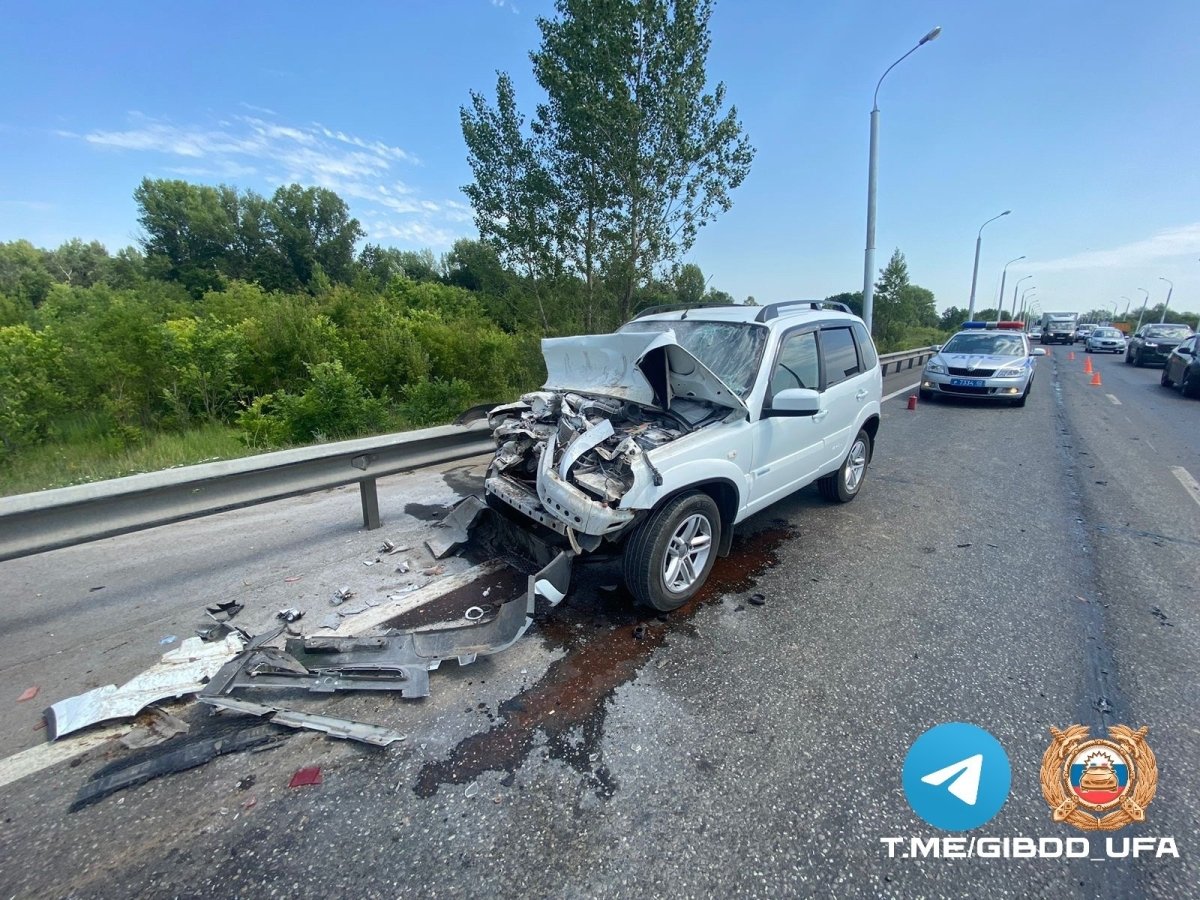 После ДТП в Уфе машина отлетела в пешеходов и сбила их