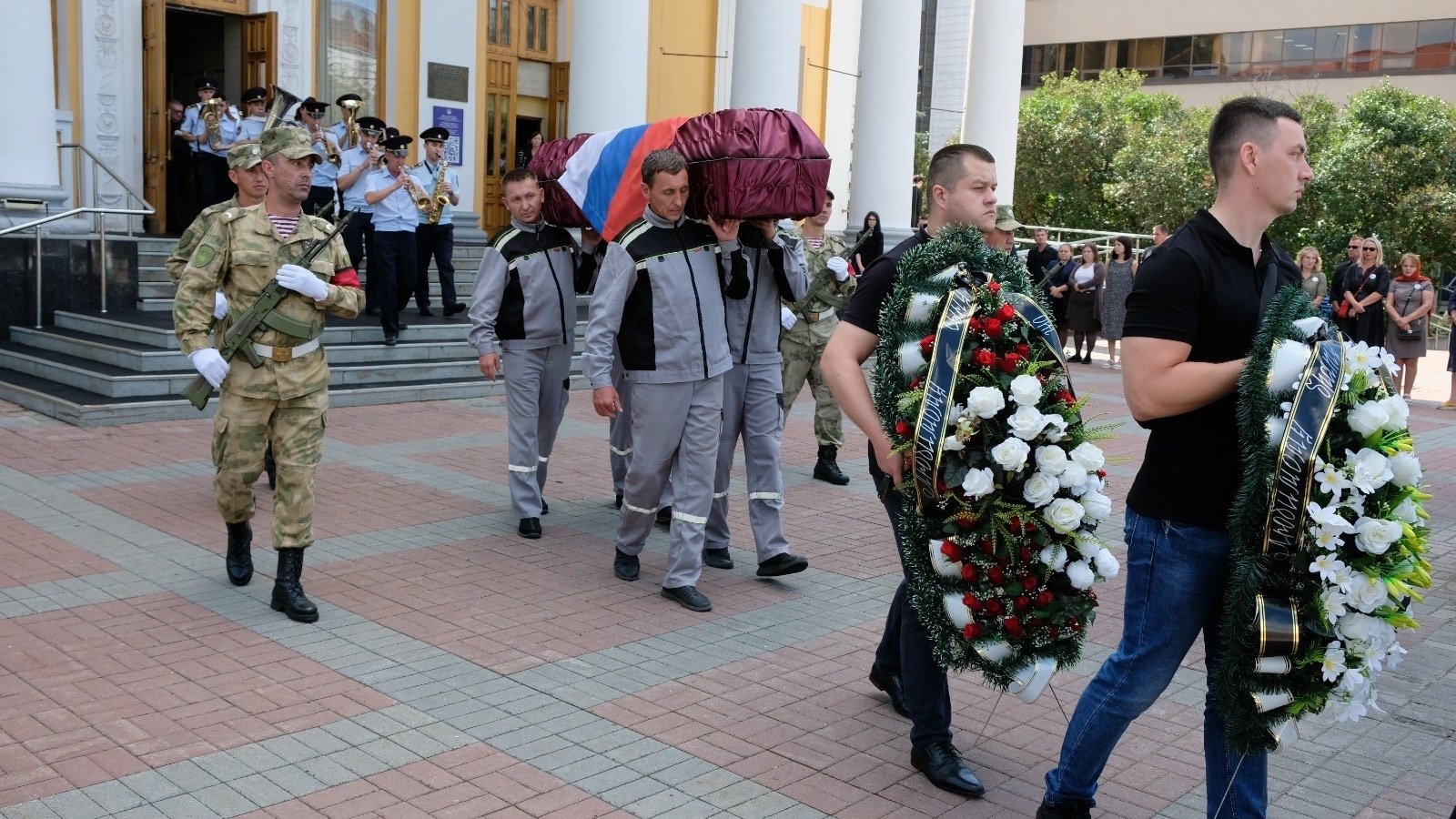 Провожающая в последний путь фрирен персонажи