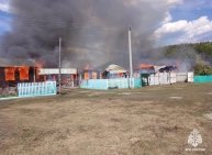 Четыре личных хозяйства с домами и постройками выгорели в селе в Башкирии