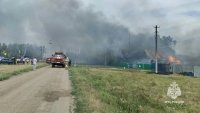 В Башкирии страшный пожар уничтожил два дома