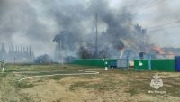 В Башкирии страшный пожар уничтожил два дома