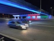 На уфимском путепроводе в День флага РФ зажглась тематическая подсветка