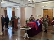 Остались жена и сын: в Уфе простились с младшим сержантом Русланом Валиевым