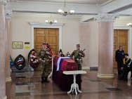 Остались жена и сын: в Уфе простились с младшим сержантом Русланом Валиевым