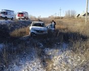 В Башкирии иномарка съехала в кювет, пострадала пассажирка