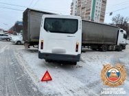 В Уфе автобус с 16 пассажирами попал в ДТП