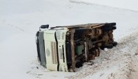 В Башкирии грузовик опрокинулся в кювет