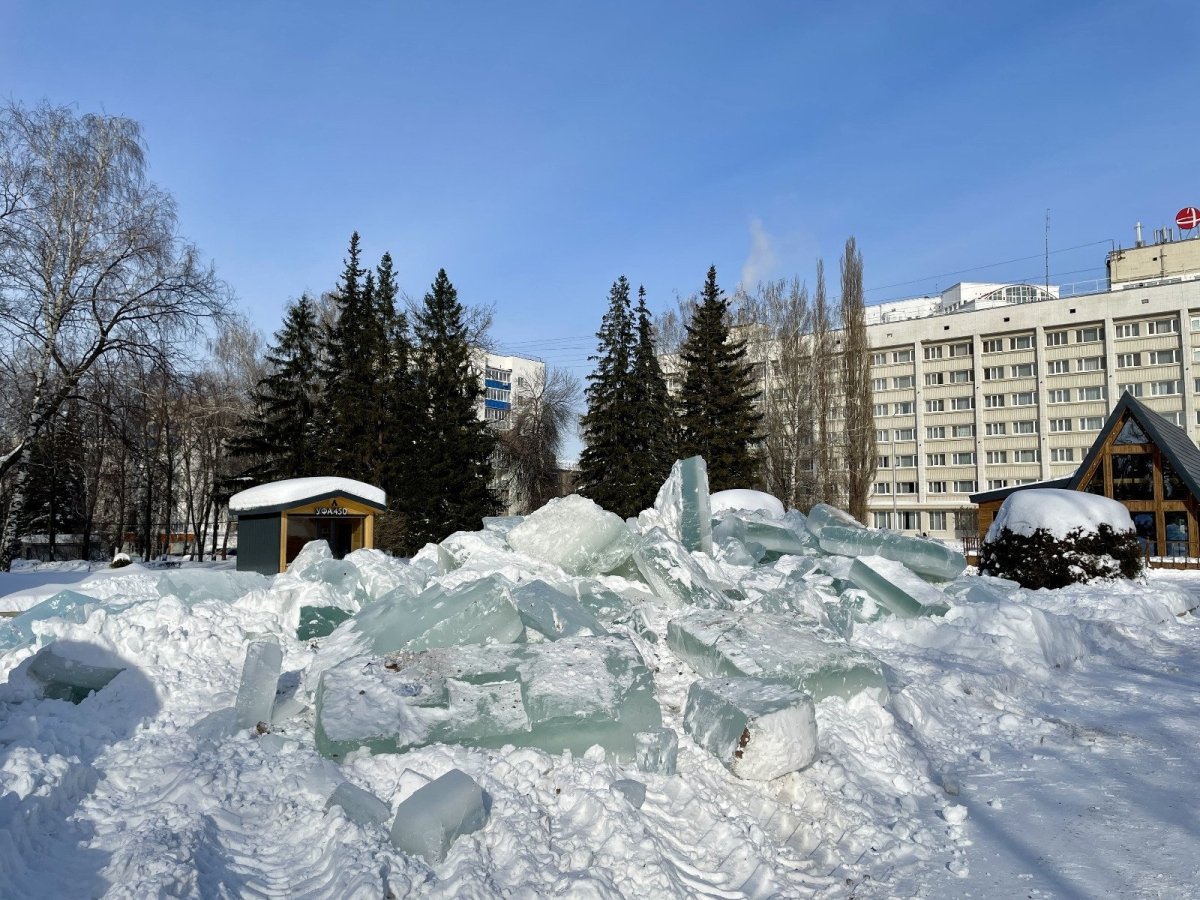 В Уфе начали демонтировать главный ледовый городок