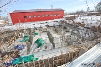 «Балки 15-метровые летали»: уфимцы пять лет соседствуют с опасной стройкой