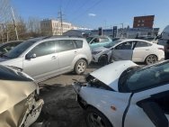 «Отказали тормоза»: в Уфе в столкновении 11 автомобилей пострадали 3 человека