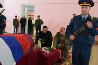 «Всегда был там, где трудно»: в Башкирии простились с рядовым Евгением Гладковым