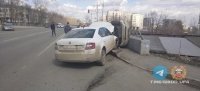 В Уфе Datsun опрокинулся после столкновения с легковушкой