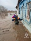 11 спасателей из Уфы помогают пострадавшим от паводка жителям Оренбургской области