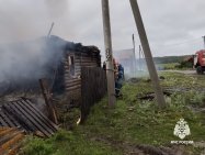 В Башкирии сгорел дом многодетной семьи