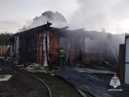 Женщина с подростком пострадали при пожаре в доме под Уфой