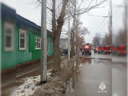В Башкирии загорелся трехквартирный жилой дом