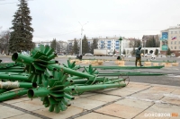 На площади Ленина в Уфе начали устанавливать главную новогоднюю елку
