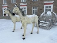 В Башкирии вандалы повредили новогоднюю иллюминацию и срубили ель