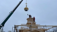 В Уфе на храм Кирилла и Мефодия установили купол с крестом