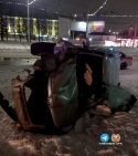 В Уфе опрокинулась иномарка, пострадали два человека