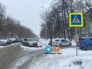 В Уфе водитель иномарки сбил парня на электросамокате