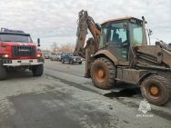 В Уфе на ходу загорелся экскаватор-погрузчик