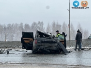 В Уфе в страшной аварии с участием цементовоза пострадали водитель иномарки и двое детей