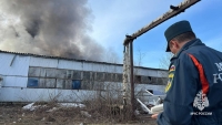 В Уфе предотвратили взрыв баллонов при пожаре в цехе по производству лодок