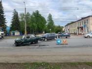 В Уфе в ДТП с двумя легковушками пострадал 20-летний парень