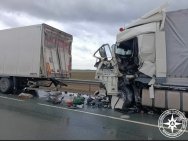 На трассе в Башкирии произошло массовое ДТП с фурами