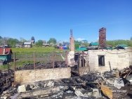 В Башкирии мужчина спас родных из полыхающего дома