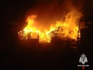 В Башкирии мужчина спас родных из полыхающего дома