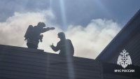 В Уфе потушили крупный пожар на мебельном складе