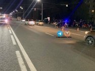 Водитель мотоцикла получила травмы после столкновения с автомобилем в Уфе