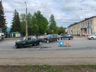 В Уфе в ДТП с двумя легковушками пострадал 20-летний парень