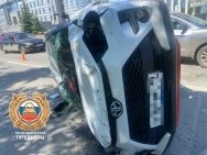 В Уфе Toyota опрокинулась на бок после столкновения с иномаркой