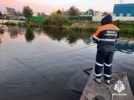Спасатели ведут поиски 14-летнего мальчика, утонувшего в водоотводном канале в Башкирии