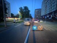 В Уфе водитель иномарки сбил 16-летнюю девушку на самокате
