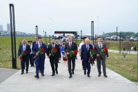 Радий Хабиров возложил цветы к четырем памятникам