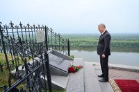 Радий Хабиров возложил цветы к четырем памятникам