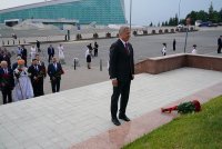 Радий Хабиров возложил цветы к четырем памятникам