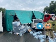 «Потерял управление»: в Уфе грузовик протаранил четыре автомобиля