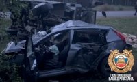 Три человека погибли при столкновении грузовика и легковушки в Башкирии