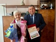 В Уфе труженица тыла Анастасия Бурмистрова отметила вековой юбилей